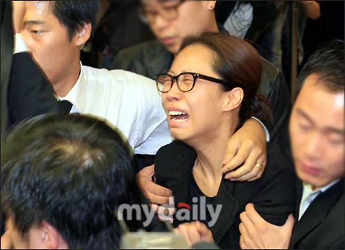 韩国警方举行发布会 公开崔真实自杀案调查结果
