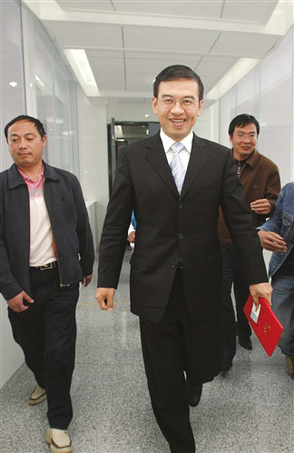王志就任丽江副市长 简短会见媒体拒绝采访