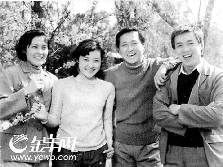编 号: 850472
摄影作者:
文件名:dzzzll82112.jpg
文件大小:K
高 X 宽:338 X 450
说明:dzzzll82112.jpg