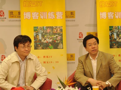 牛文文(左)、李开复(右)