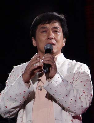 成龙亲吻范冰冰 提及去世父亲潸然泪下(图)