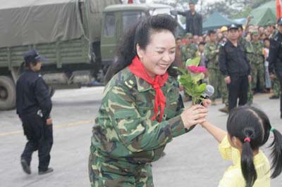 习近平爱女习明泽:最感人的灾区志愿者(图)