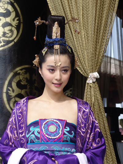 傅艺伟温碧霞范冰冰三版妲己风格各不同(组图)