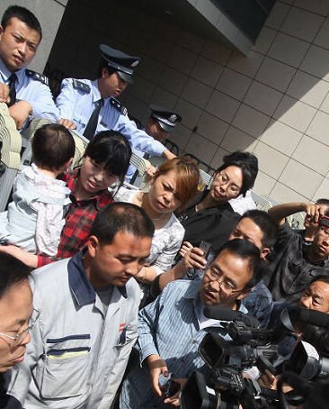 药家鑫案受害者亲属:放弃赔偿 留给他父母养老