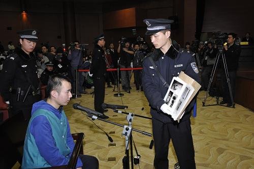 药家鑫撞人后刺死伤者案庭审纪实(组图)