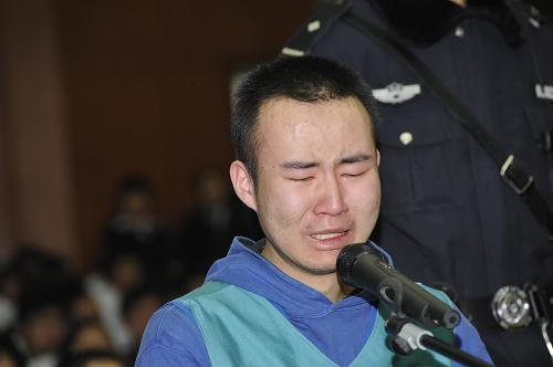 药家鑫撞人后刺死伤者案庭审纪实(组图)
