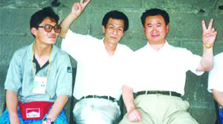 年轻时代的王健林（右）