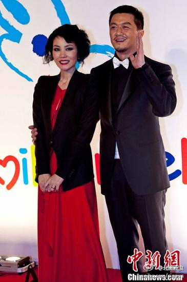 知情人士:王菲看淡离婚 与李亚鹏婚姻一年前触礁 知情人士:王菲看淡离婚 与李亚鹏婚姻一年前触礁