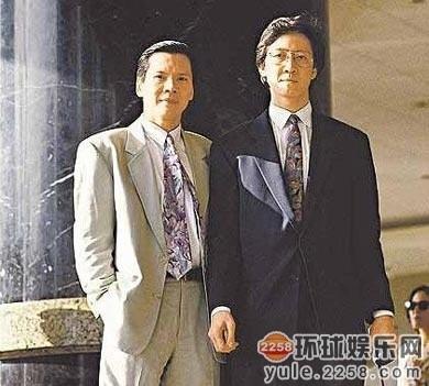 曝娱乐圈黑老大向华强睡遍所有女星,刘嘉玲、温碧霞、吴雪雯、李嘉欣、蔡少芬众女星躺枪。盘点被富豪践踏过的玉女明星。范冰冰16岁时传被富商包养;李嘉欣成香港最有名的狐狸精。