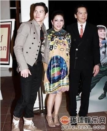 曝娱乐圈黑老大向华强睡遍所有女星,刘嘉玲、温碧霞、吴雪雯、李嘉欣、蔡少芬众女星躺枪。盘点被富豪践踏过的玉女明星。范冰冰16岁时传被富商包养;李嘉欣成香港最有名的狐狸精。