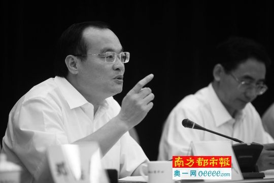昨日,东莞市申报国家历史文化名城动员大会上,市长袁宝成作动员讲话。南都记者 方光明 摄