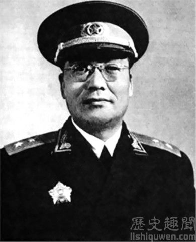 韩练成照片