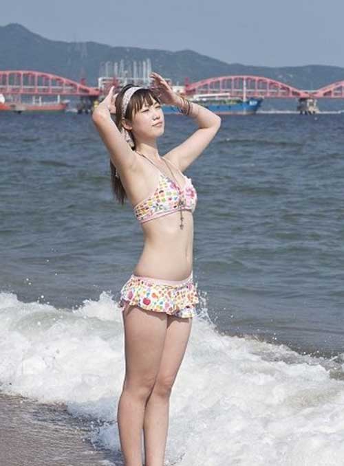 张筱雨人体艺术图片中罕见的泳装写真照
