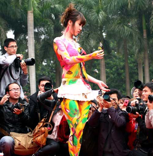 张筱雨人体艺术图片之人体彩绘化身美丽蝴蝶仙子