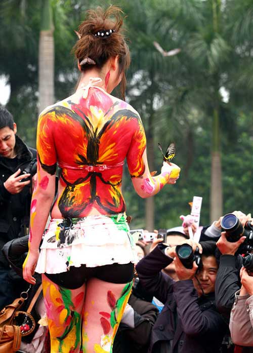 张筱雨人体艺术图片之人体彩绘化身美丽蝴蝶仙子