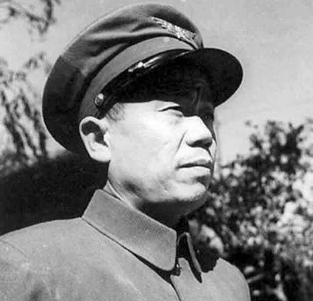 他是许世友帐下第一虎将,许晚年时,他像儿子一样养老送终