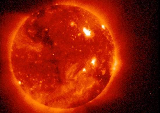 图文:太阳风暴袭地球 十大2012世界末日预言20年后命运 图文:太阳风暴袭地球 十大2012世界末日预言20年后命运